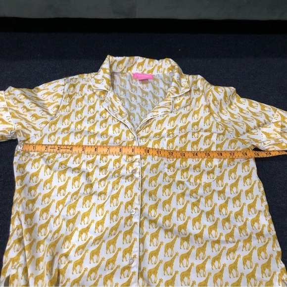 Isaac Mizrahi Yellow & White Giraffe Short Sleeve & Shorts Pajama Set Size Small - Picture 5 of 16